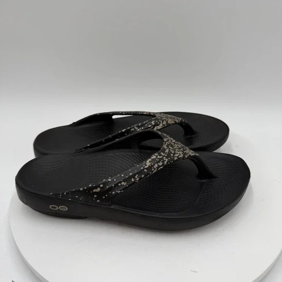 OOFOS Sandals Women's Size 7 OOlala Leopard Print Slip On Thong Flip Flops Black - Picture 2 of 7